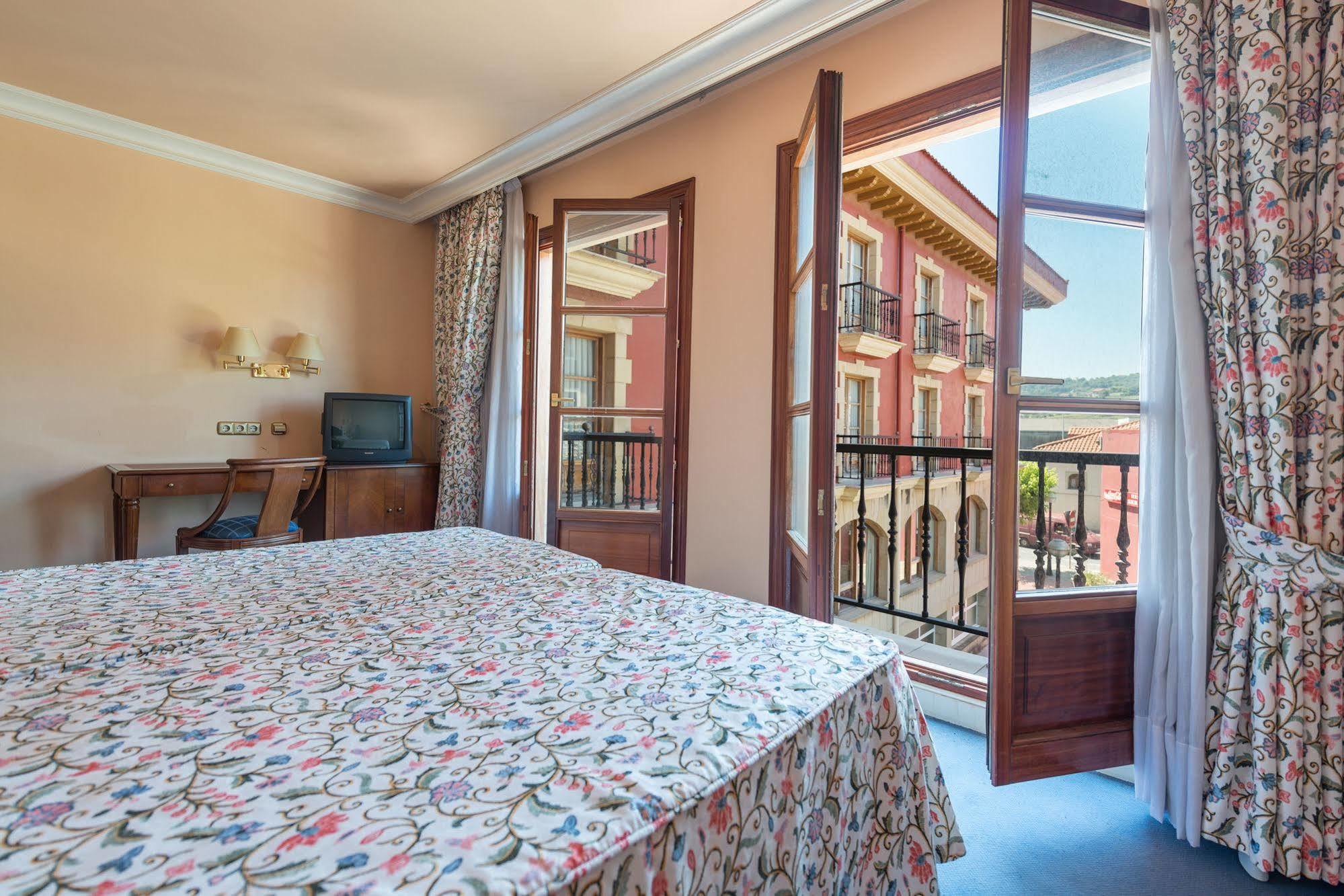 Tryp Bilbao Sondika Hotel エクステリア 写真
